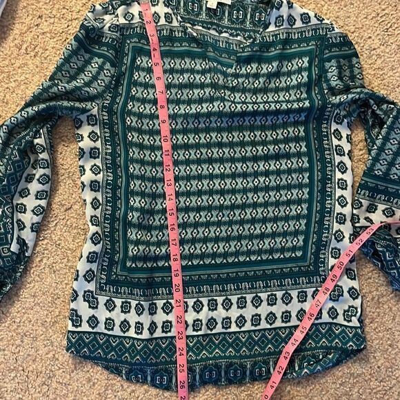 Francesca’s Miami Green and White Retro Split Neck Blouse.  Size Small - Picture 9 of 12